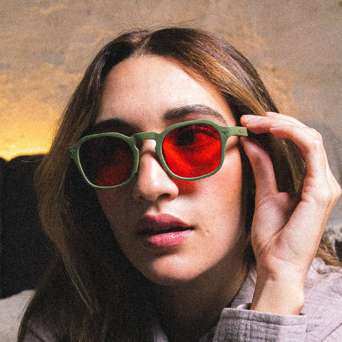 Lup Army Green - Cristales Rojos