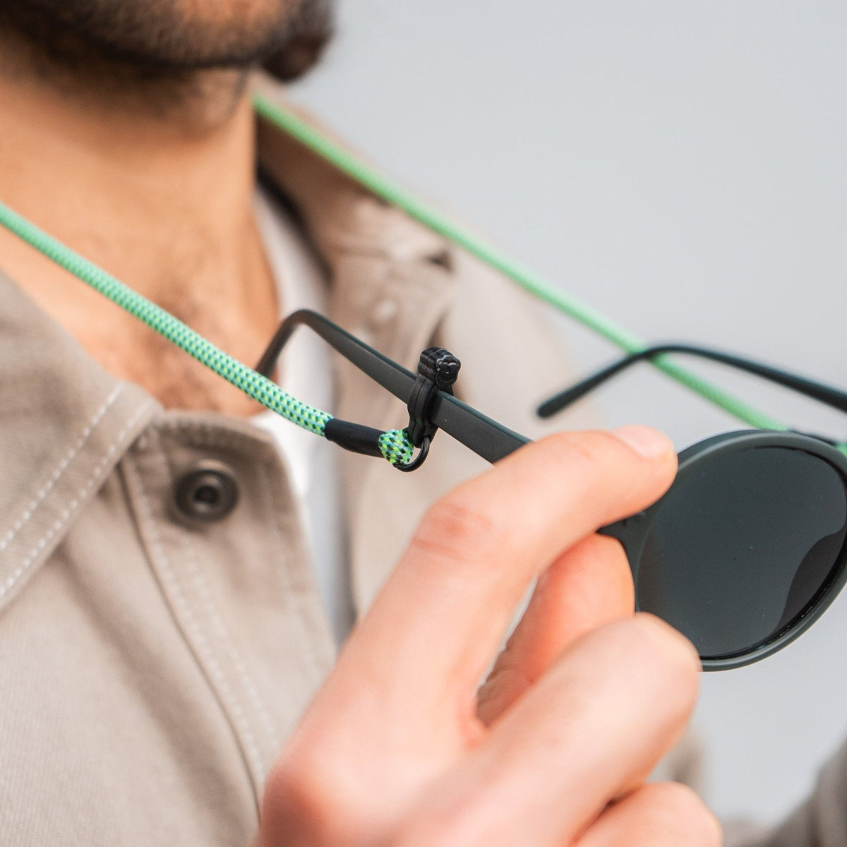 Cuelga Gafas Slim Bold - Sajú Colombia