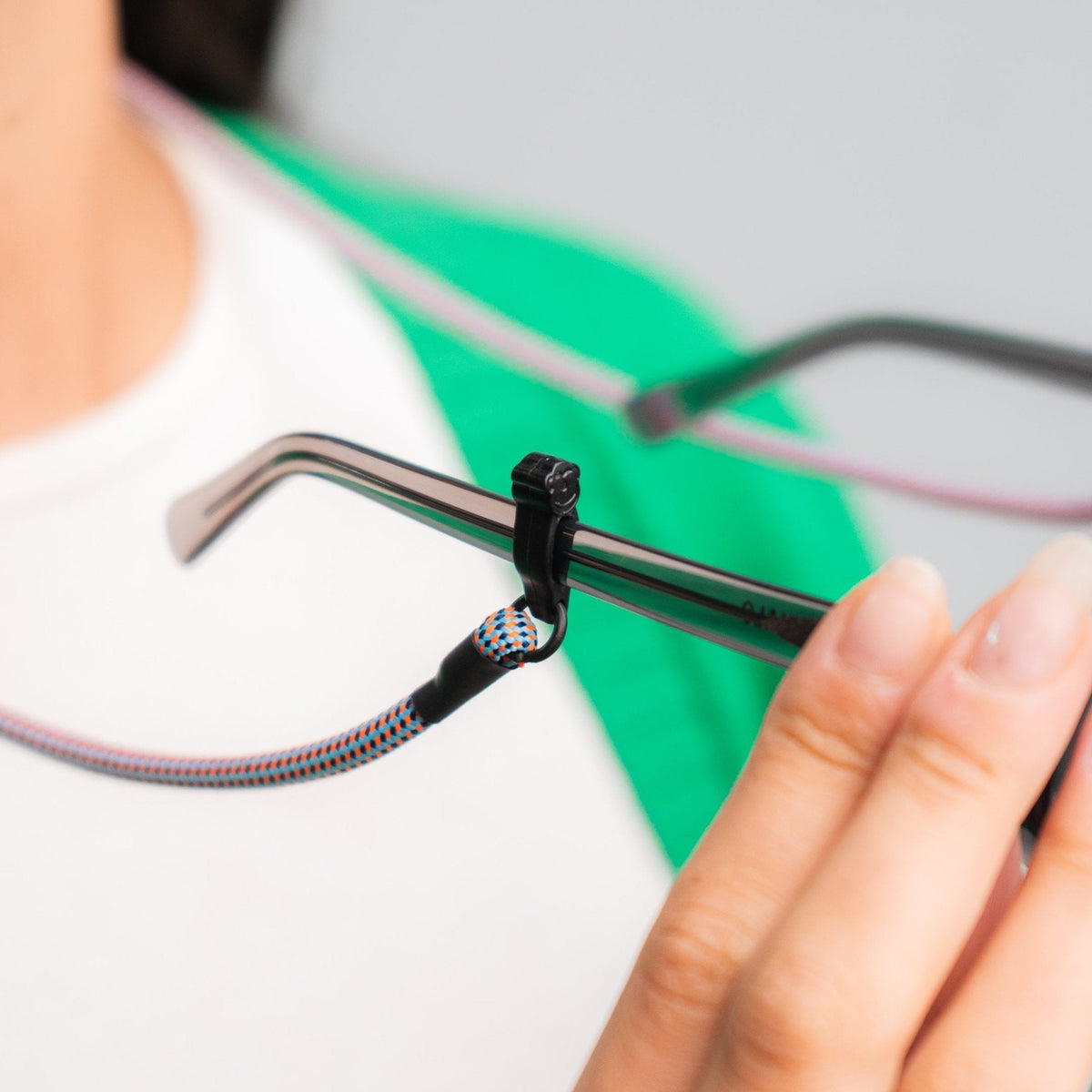 Cuelga Gafas Slim Bold - Sajú Colombia